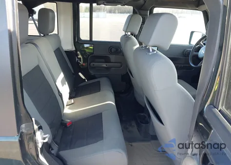 2010 Jeep Wrangler Unlimited Sport z USA, uszkodzony, nr VIN 1J4BA3H14AL196314